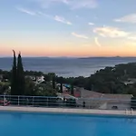 With Swimming Pool 500m From The Saint-Raphaël