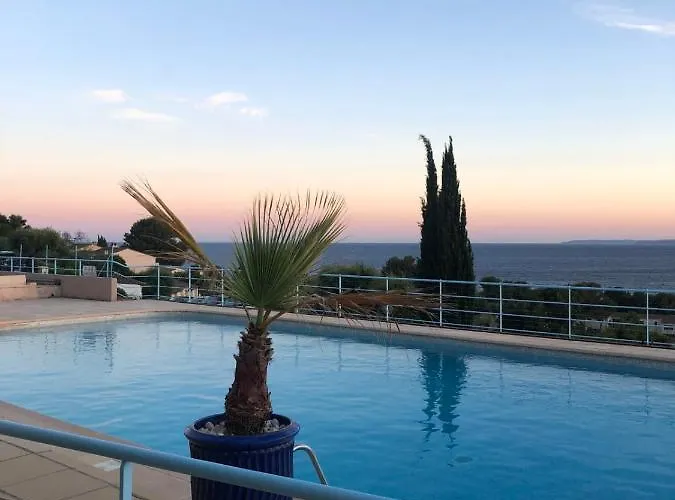 Apartmán With Swimming Pool 500m From The *