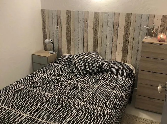 Apartmán With Swimming Pool 500m From The Saint-Raphaël